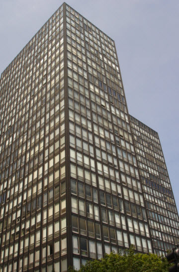 860 (left) & 880 (right) N Lake Shore Drive, Chicago, IL 60611 860 (left) & 880 (right) N Lake Shore Drive, Chicago, IL 60611